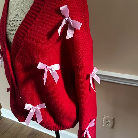 NWT Medium Red and Pink Luna Ivy Bow Button-Up Cardigan - Picture 2 of 3